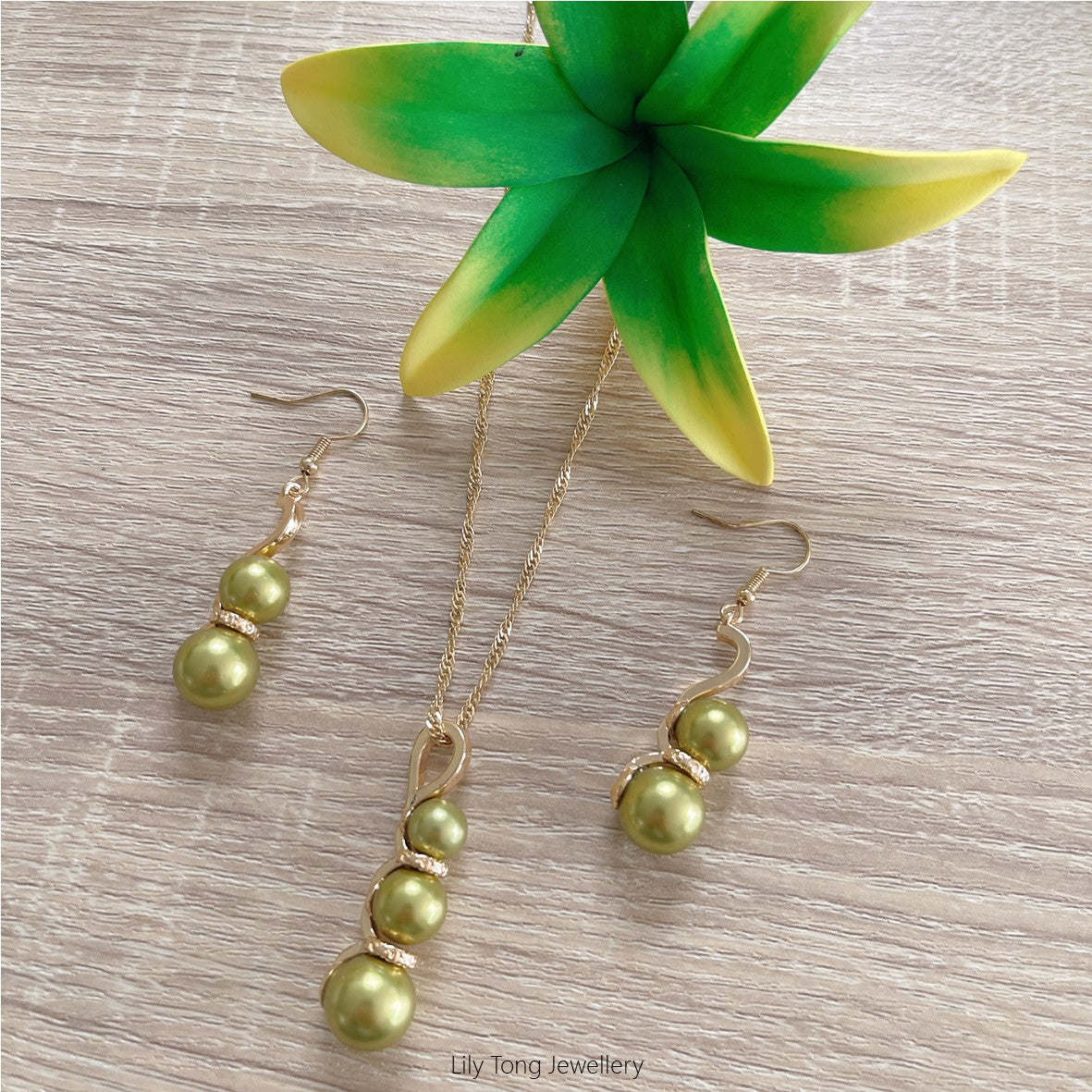 Gold Plated Shell Pearls Gourd Pendant Necklace & Earrings Set #31 (Fresh Green)