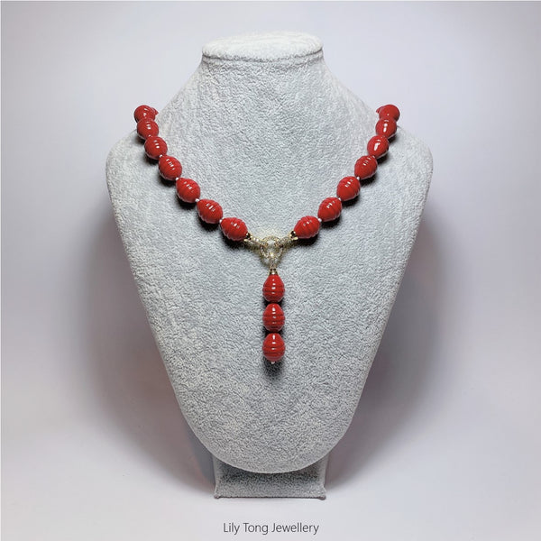 Drop Shell Pearl 3-Bead Pendant Necklace (Deep Red)