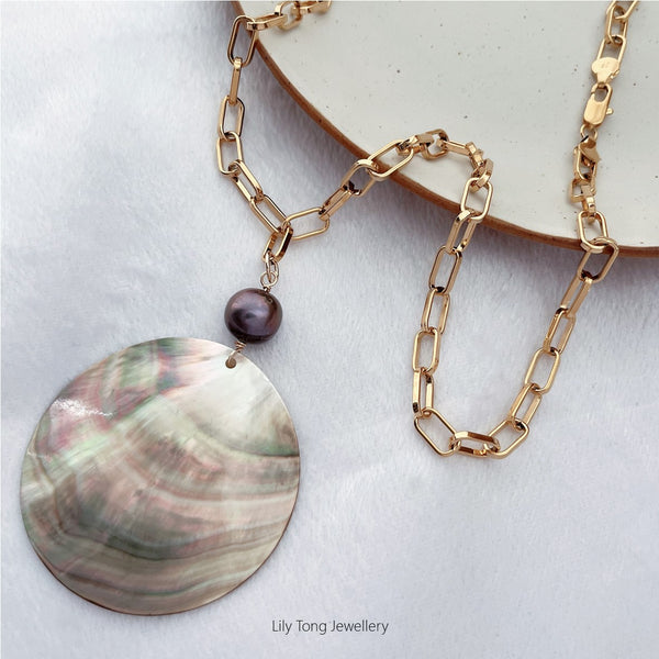 Round Shell & Baroque Pearl Pendant Link Chain Necklace