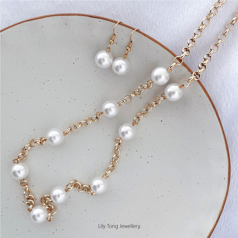 12mm Shell Pearl Belcher Chain Necklace & Earrings (White)