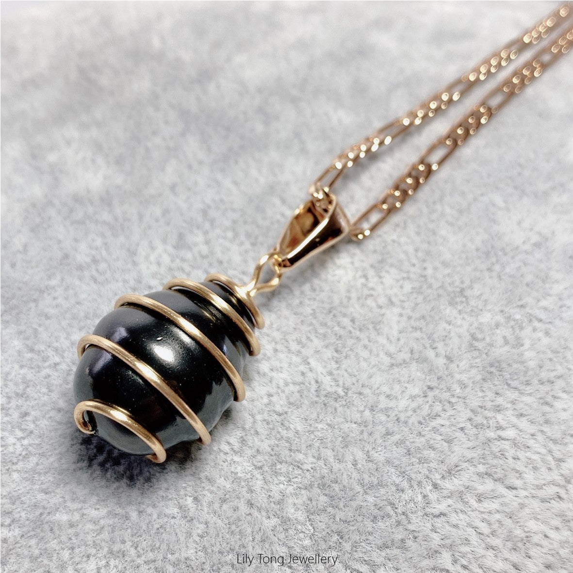 Gold-Filled Spiral Caged Shell Pearl Pendant Necklace (Black)