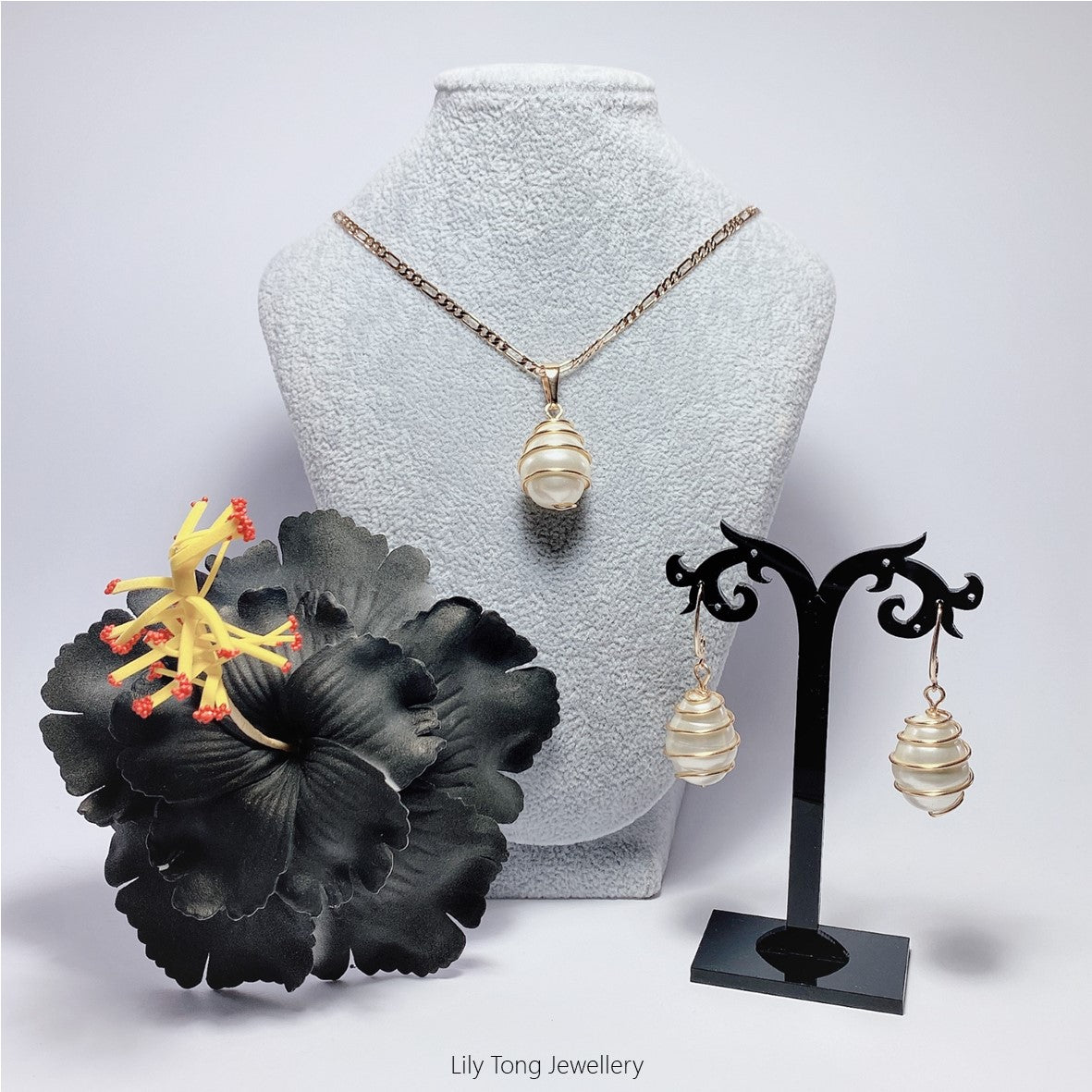 Gold-Filled Spiral Caged Shell Pearl Jewellry Set (White)